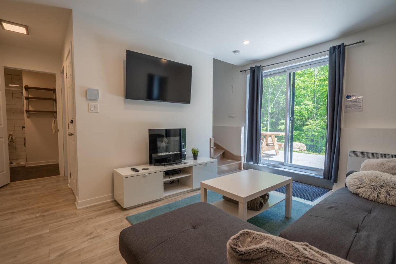 Villa La Loutre Chertsey Exterior foto